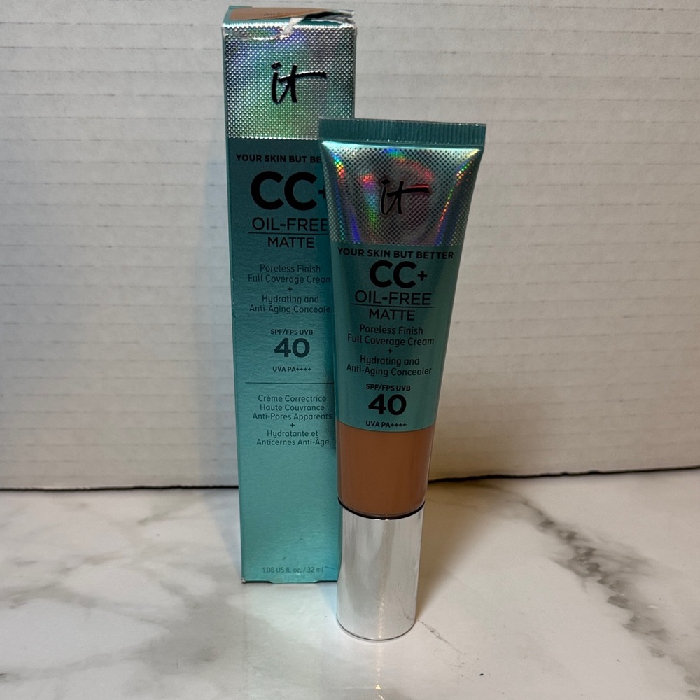 It Cosmetics CC+ Oil-Free Matte. Rich Honey.